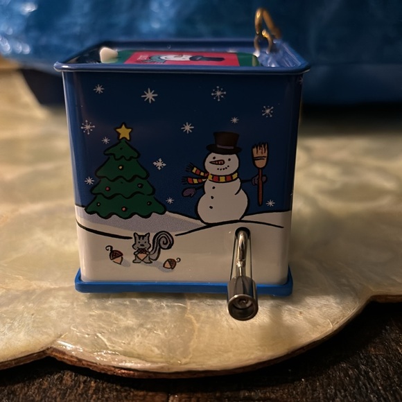 Hallmark Keepsake Ornament Pop! Goes the Snowman. 2003, 1st in the Pop! Series - Picture 3 of 7